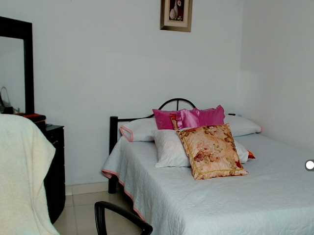 LilyBenet1 live cam on BongaCams