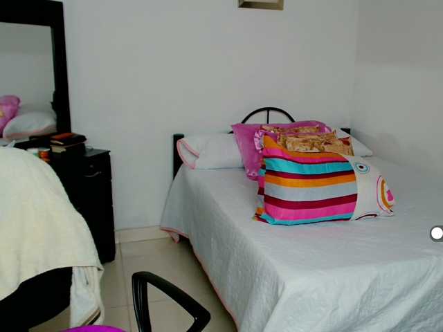 LilyBenet1 live cam on BongaCams