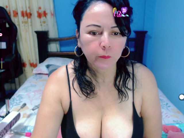 LilyBenet1 live cam on BongaCams