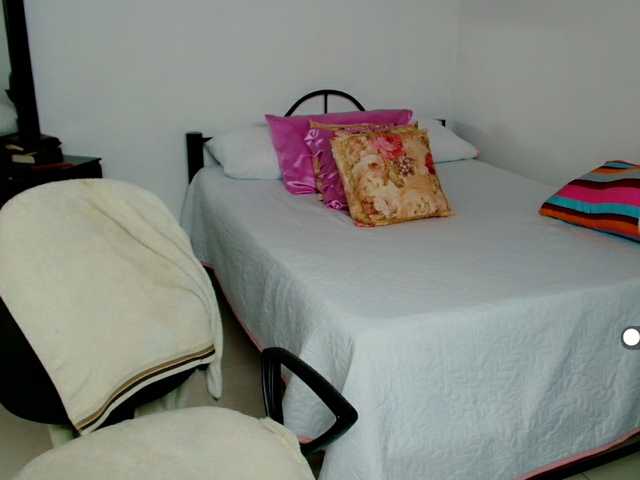 LilyBenet1 live cam on BongaCams