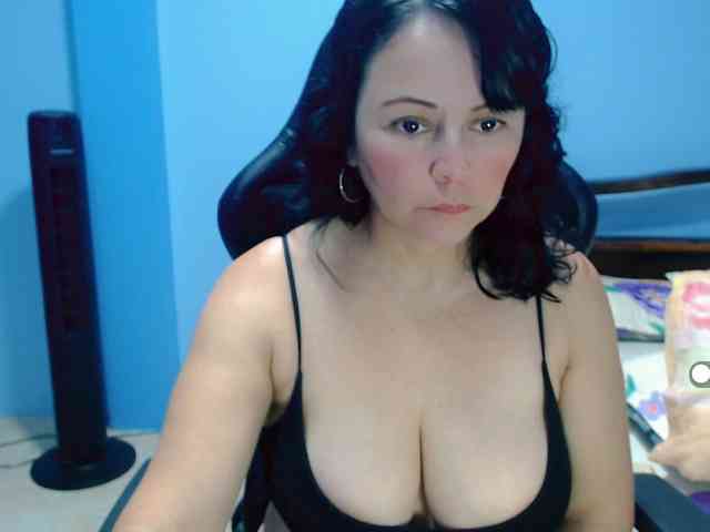 LilyBenet1 webcam