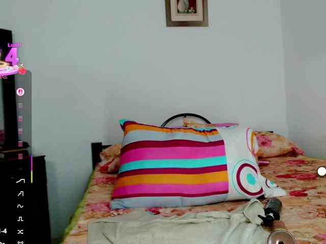 LilyBenet1 webcam