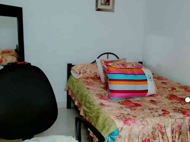 LilyBenet1 webcam