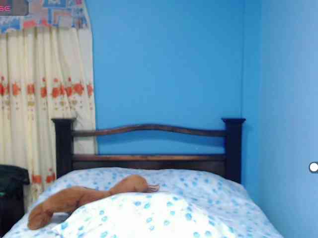 LilyBenet1 webcam