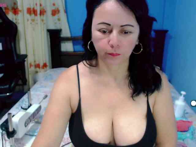 LilyBenet1 webcam