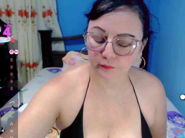 LilyBenet1 webcam