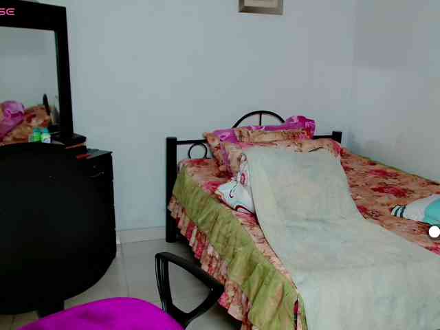 LilyBenet1 webcam