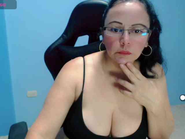 LilyBenet1 webcam
