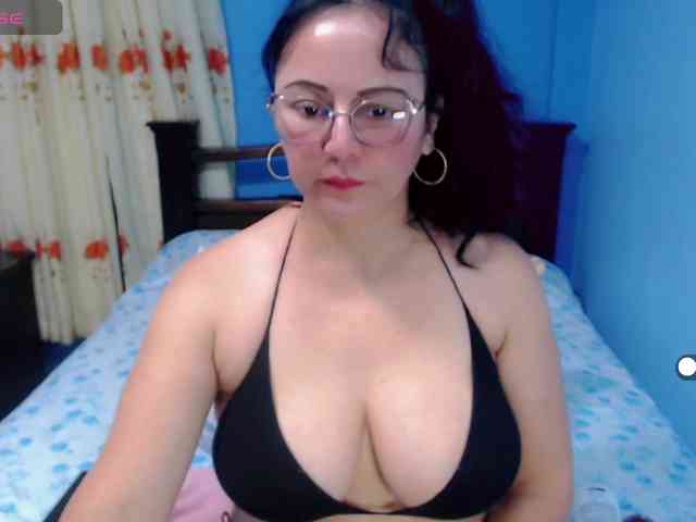 LilyBenet1 webcam