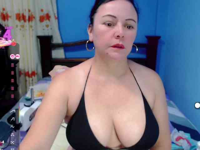 LilyBenet1 webcam