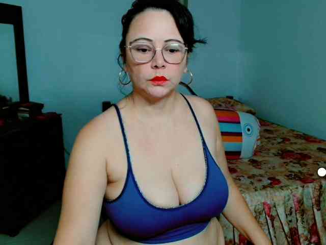 LilyBenet1 webcam