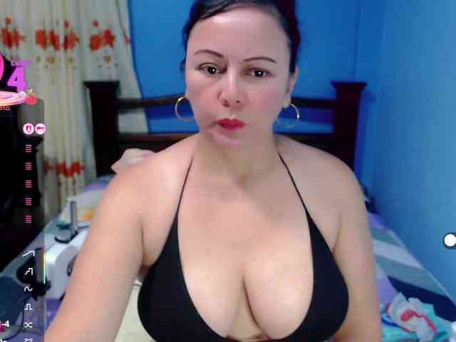 LilyBenet1 webcam