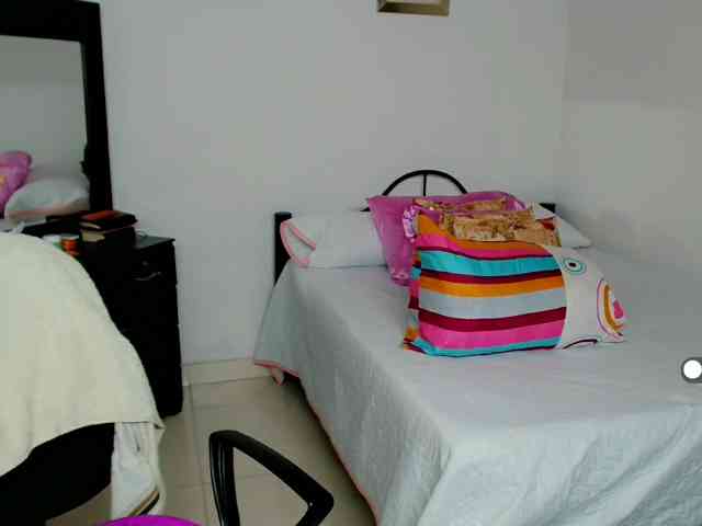 LilyBenet1 webcam