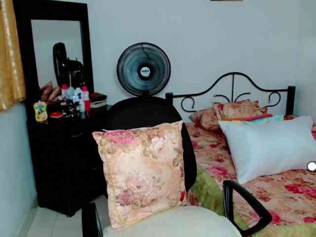 LilyBenet1 webcam