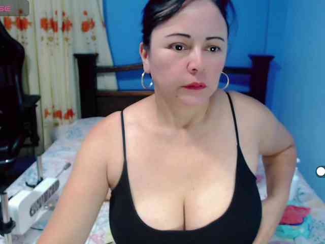 LilyBenet1 webcam