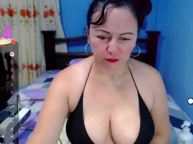 LilyBenet1 webcam