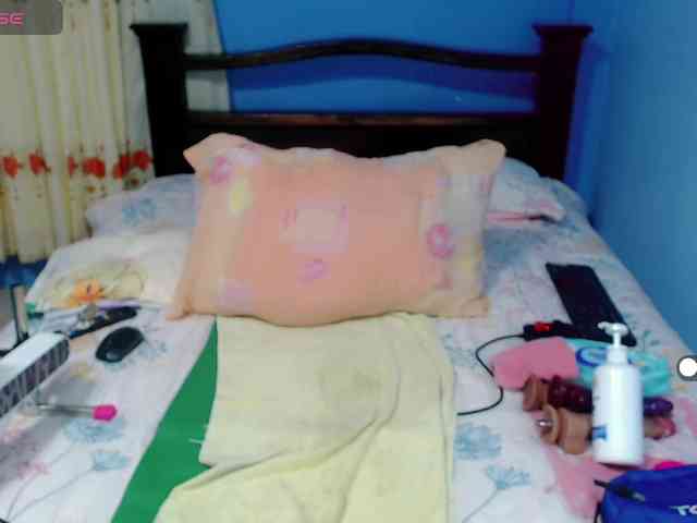 LilyBenet1 webcam