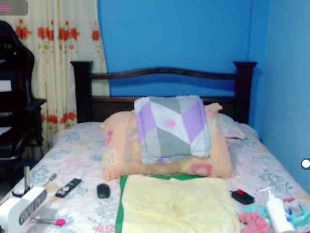 LilyBenet1 webcam