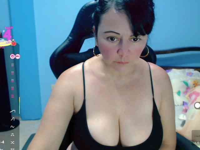 LilyBenet1 webcam