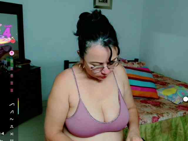 LilyBenet1 webcam