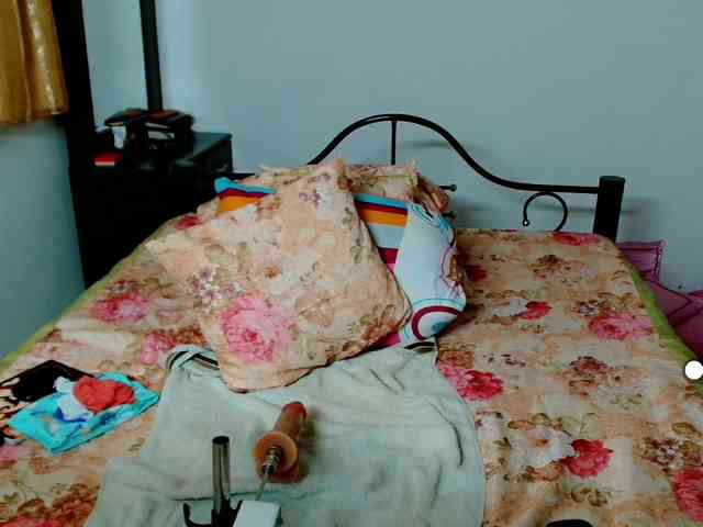 LilyBenet1 webcam