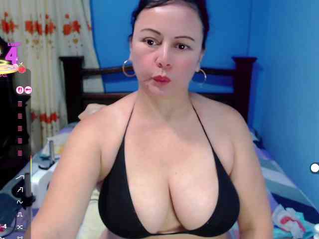 LilyBenet1 webcam