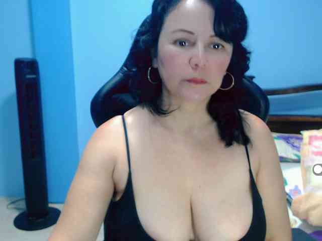 LilyBenet1 webcam