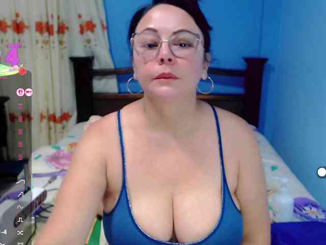LilyBenet1 webcam