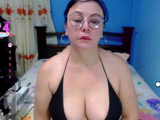 LilyBenet1 webcam