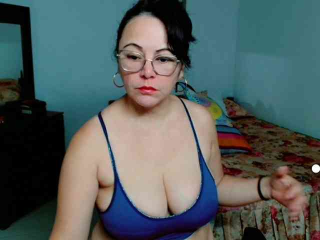 LilyBenet1 webcam