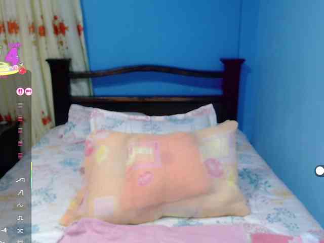LilyBenet1 webcam