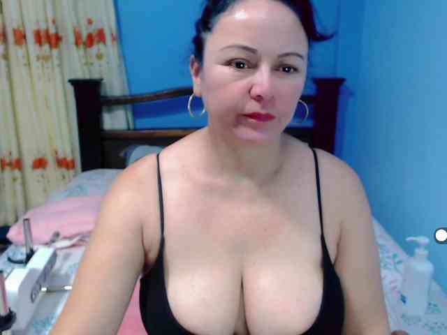 LilyBenet1 webcam