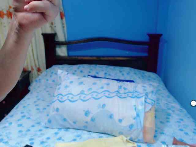 LilyBenet1 webcam