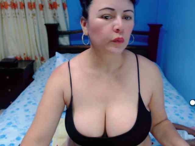 LilyBenet1 webcam