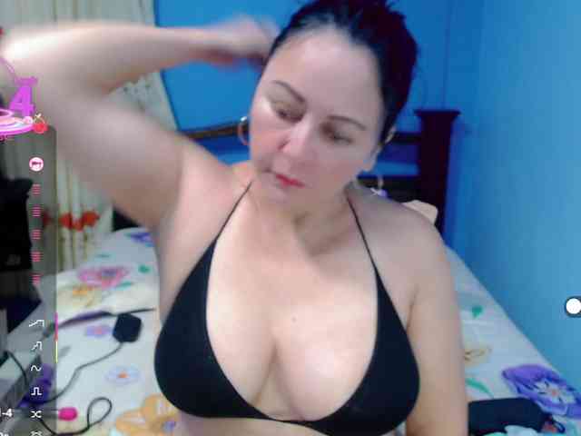LilyBenet1 webcam