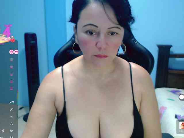 LilyBenet1 webcam