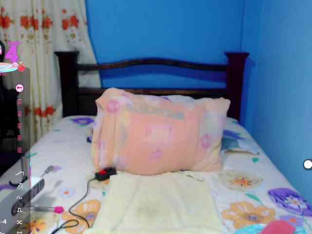 LilyBenet1 webcam