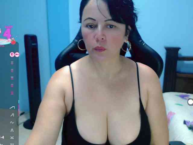 LilyBenet1 webcam