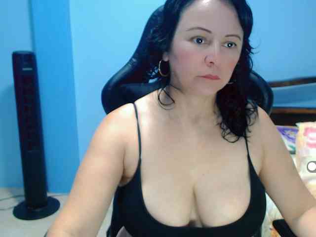 LilyBenet1 webcam