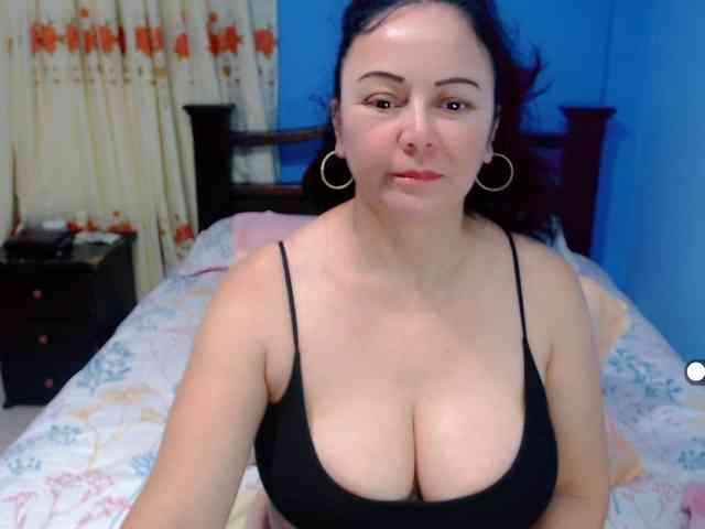 LilyBenet1 webcam