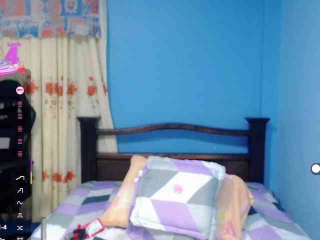 LilyBenet1 webcam