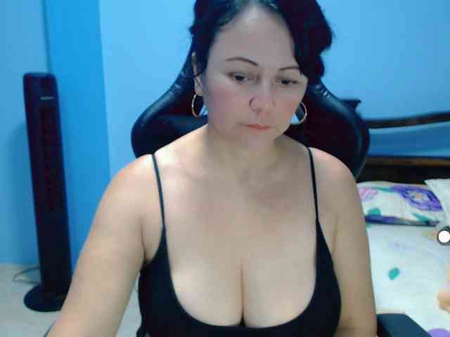 LilyBenet1 webcam