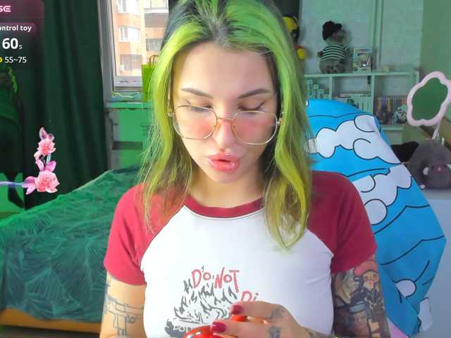 folinskaayaa live cam on BongaCams