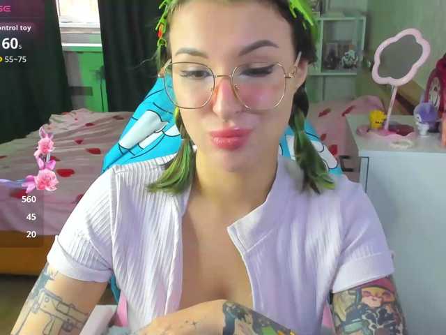 folinskaayaa live cam on BongaCams
