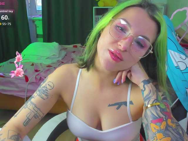folinskaayaa live cam on BongaCams