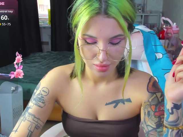 folinskaayaa live cam on BongaCams