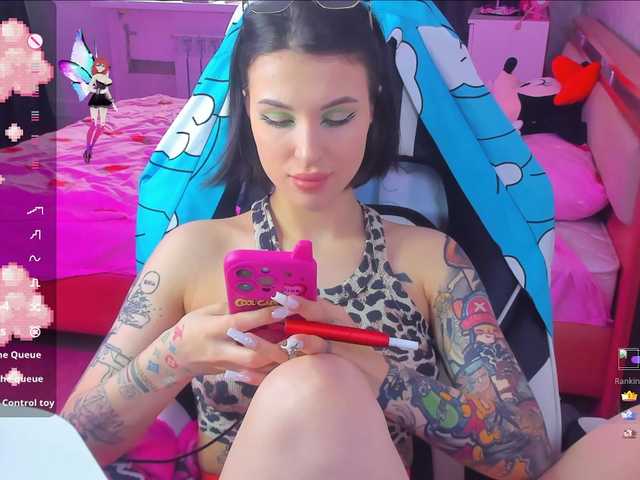 le modèle folinskaayaa est en webcam porno dans un show sur le site bongacams, il possède les tags suivants: White/Caucasian,Brunette,Shaved