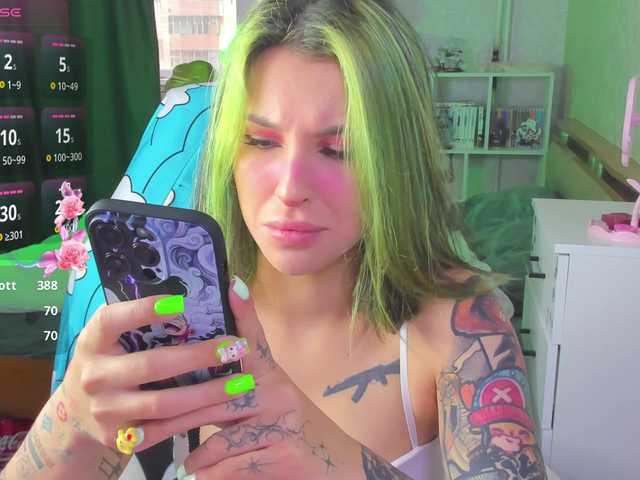 folinskaayaa live cam on BongaCams