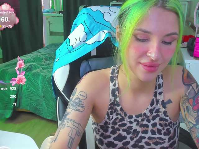 folinskaayaa live cam on BongaCams