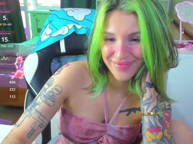 folinskaayaa live cam on BongaCams